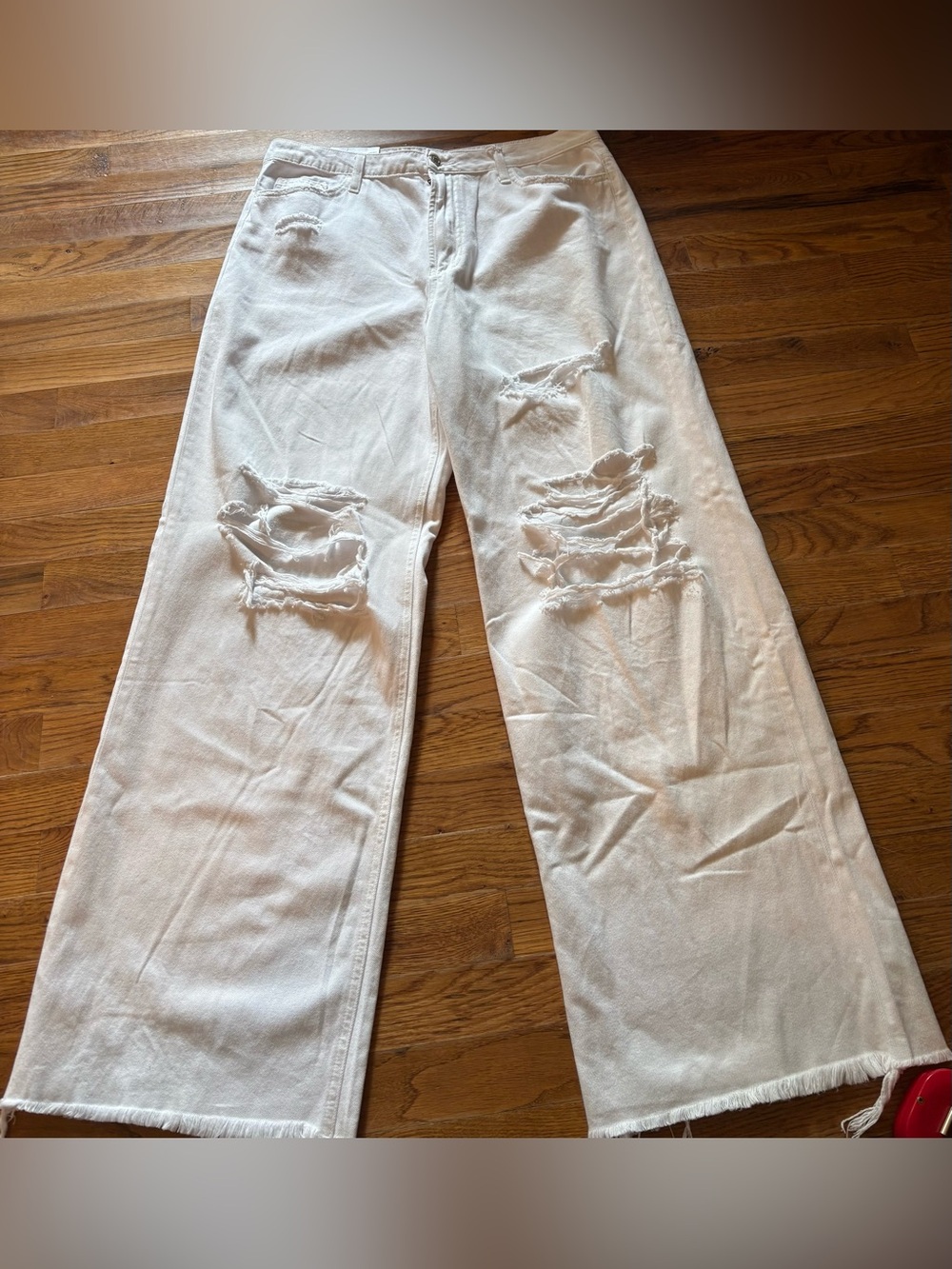 Vervet White Distressed Wide Leg “Lindsey” Jeans, Size 32/16, NWT